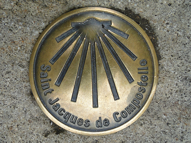 Značení Svatojakubské cesty, na které leží i Le Puy-En-Velay