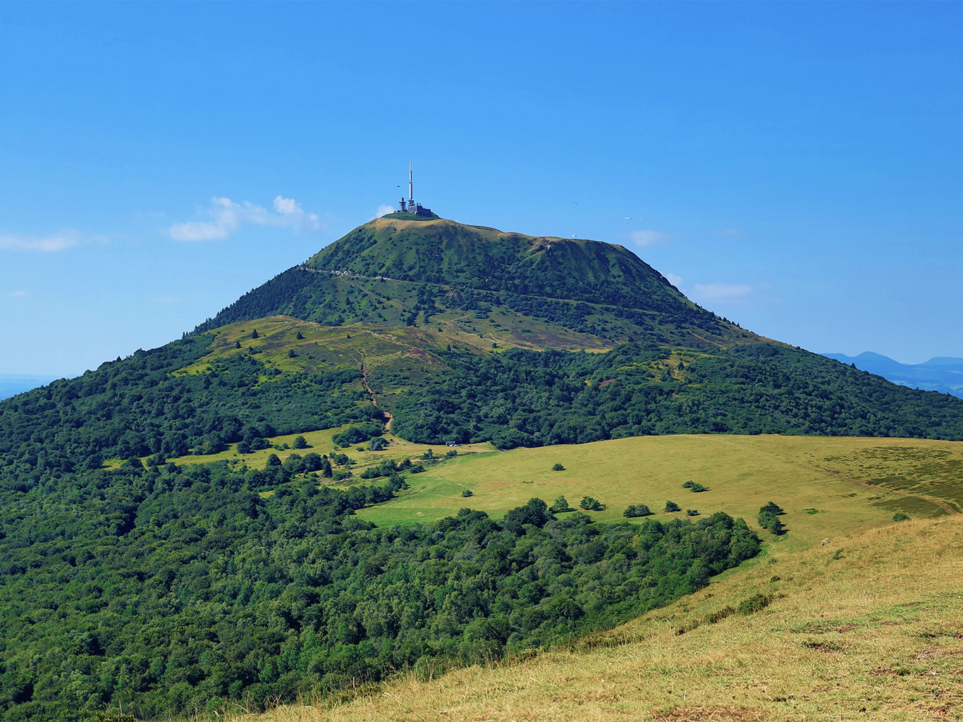 Le Puy-de-Dôme je nejstarší a zároveň nejstrmější sopkou masivu Dôme