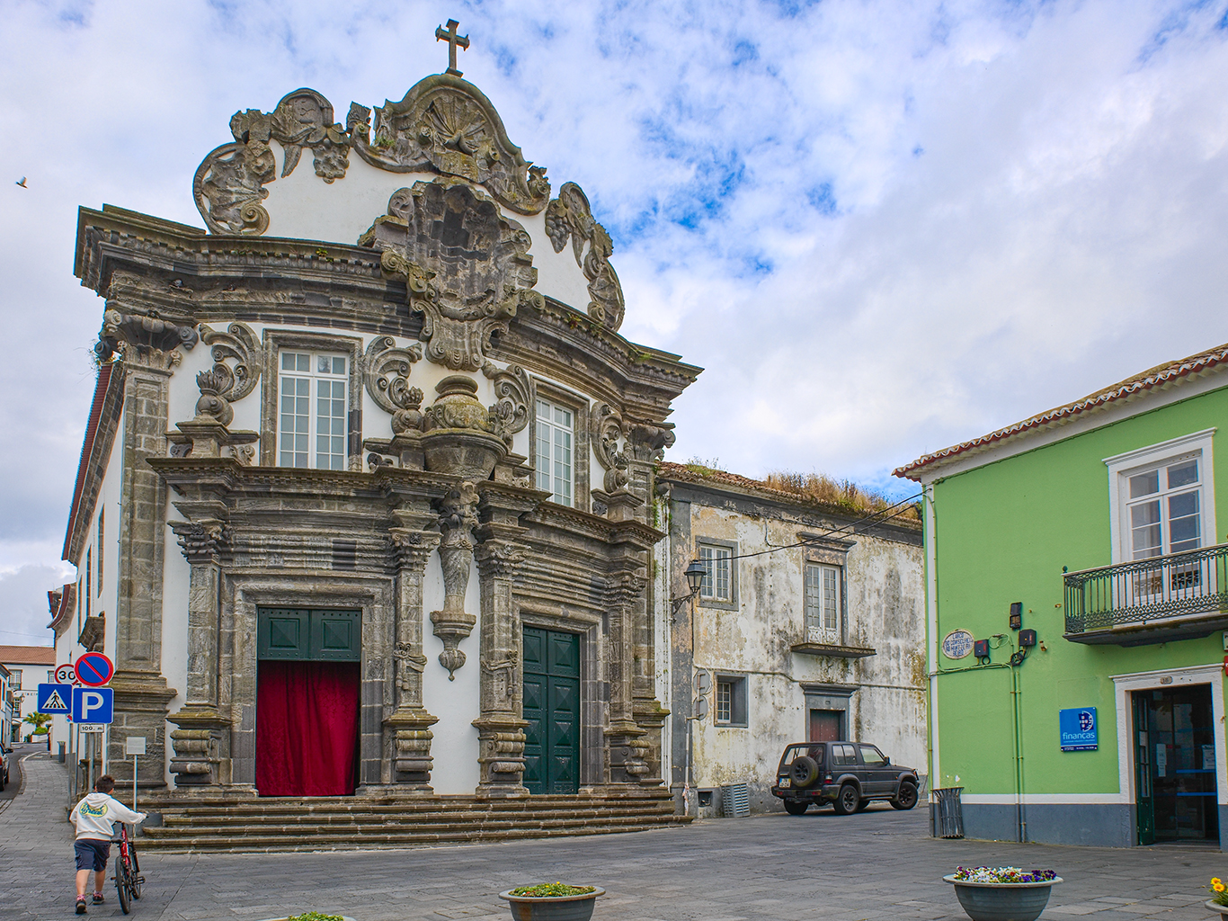 Barokní kostel Igreja do Espírito Santo ve městě Ribeira Grande