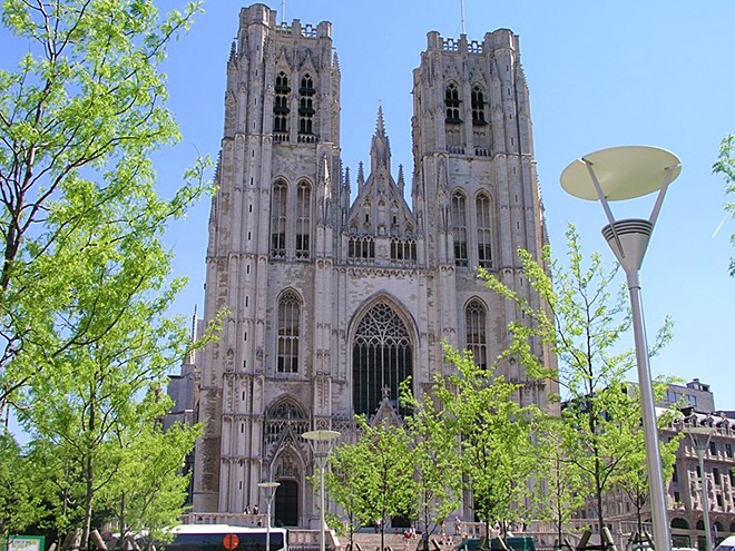 Katedrála svatého Michala a svaté Guduly byla pojmenována podle svatých patronů Bruselu
