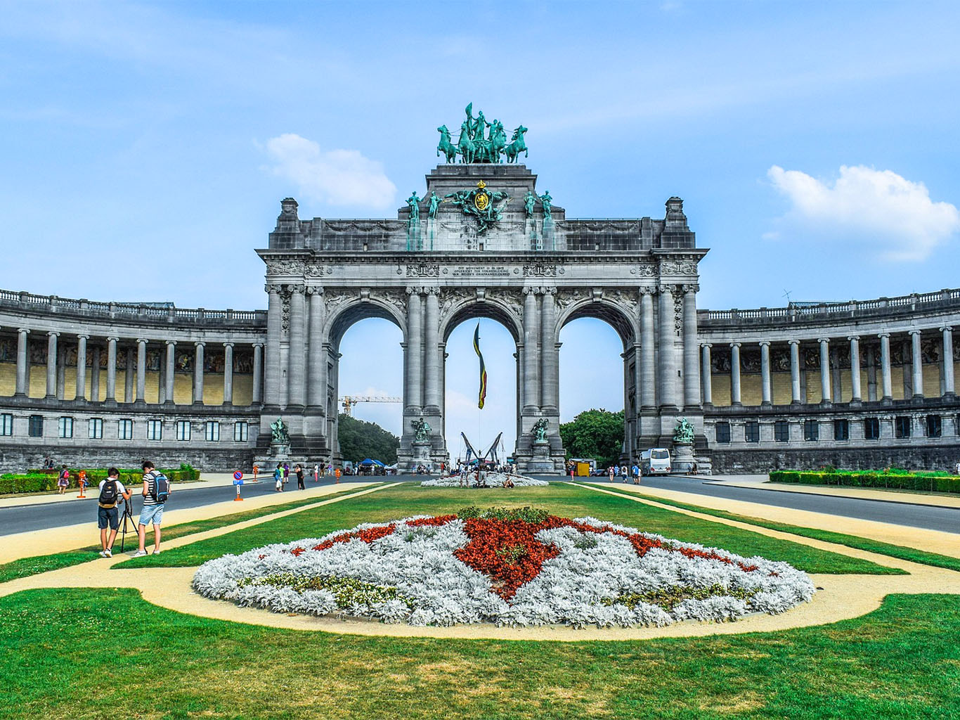 Monumentální vítězný oblouk je vstupem do Parku Cinquantenaire
