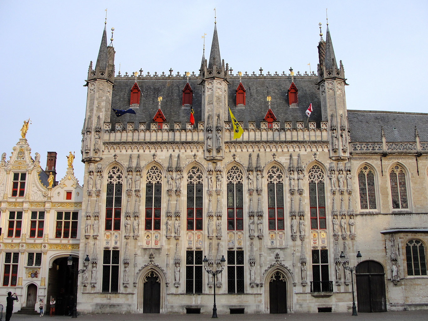 Podle této krásné radnice byly postaveny radnice v Bruselu, Gentu a Lovani