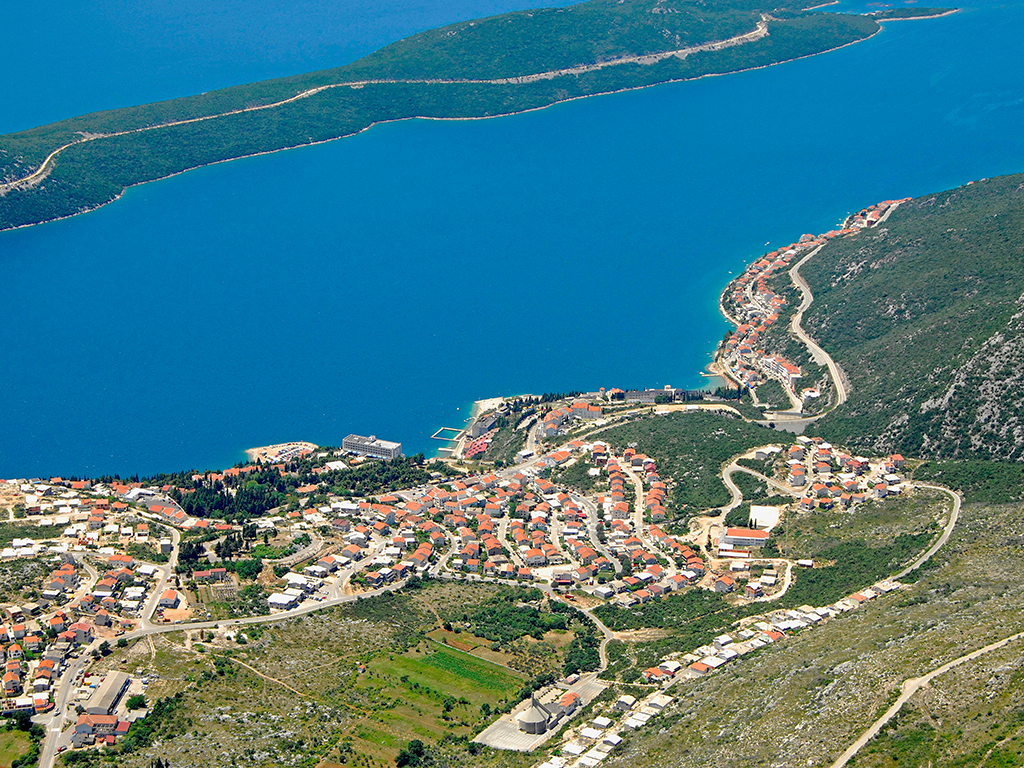 Neum je jediné město Bosny a Hercegoviny ležící na pobřeží 