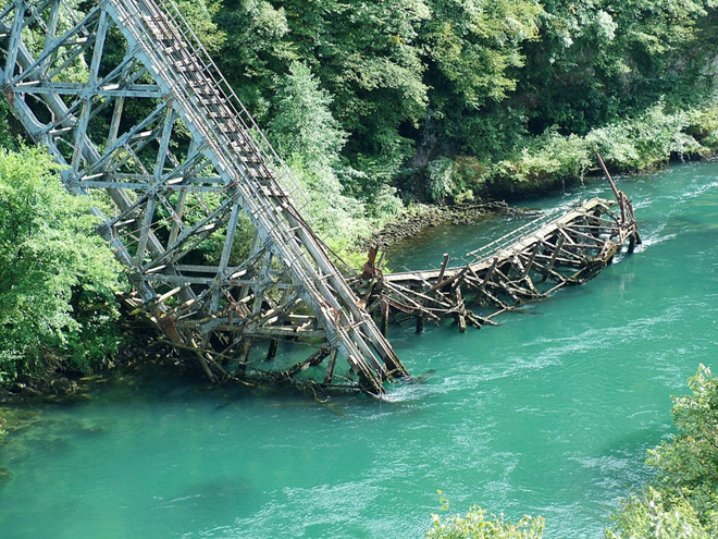 Železniční most v Jablanici, který vyhodily do povětří partyzánské jednotky