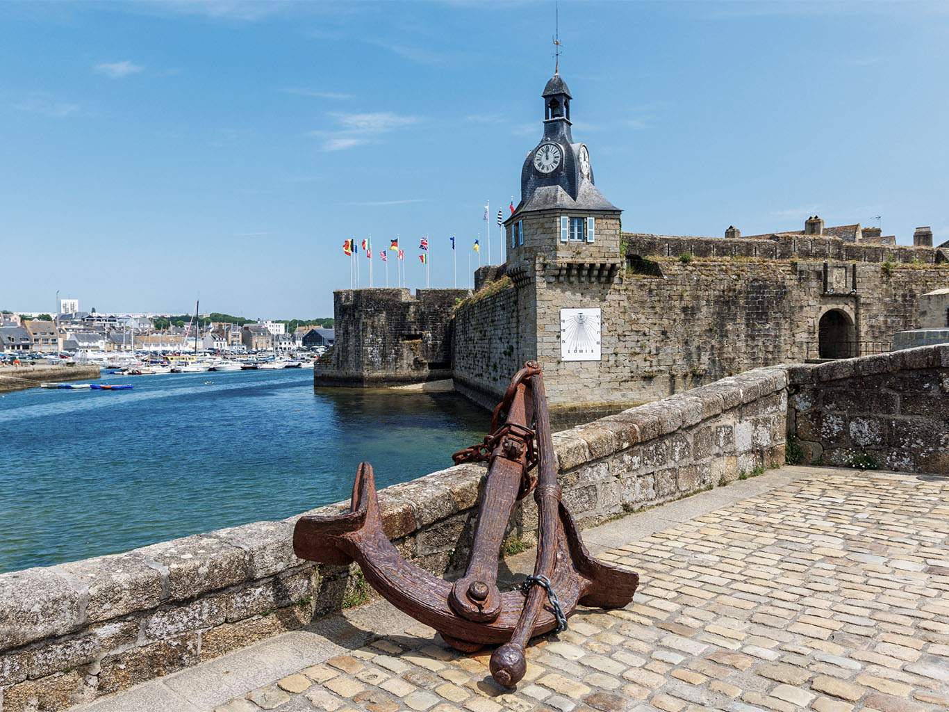 Concarneau je třetí největší rybářský přístav ve Francii