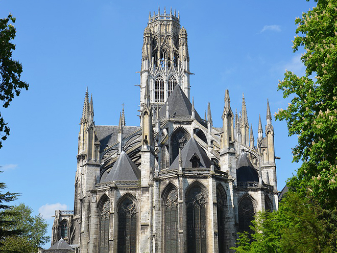 Raně gotická katedrála ve městě Rouen