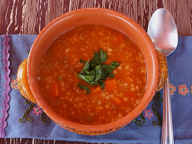 Rajčatová polévka s nadrcenou tarhanou