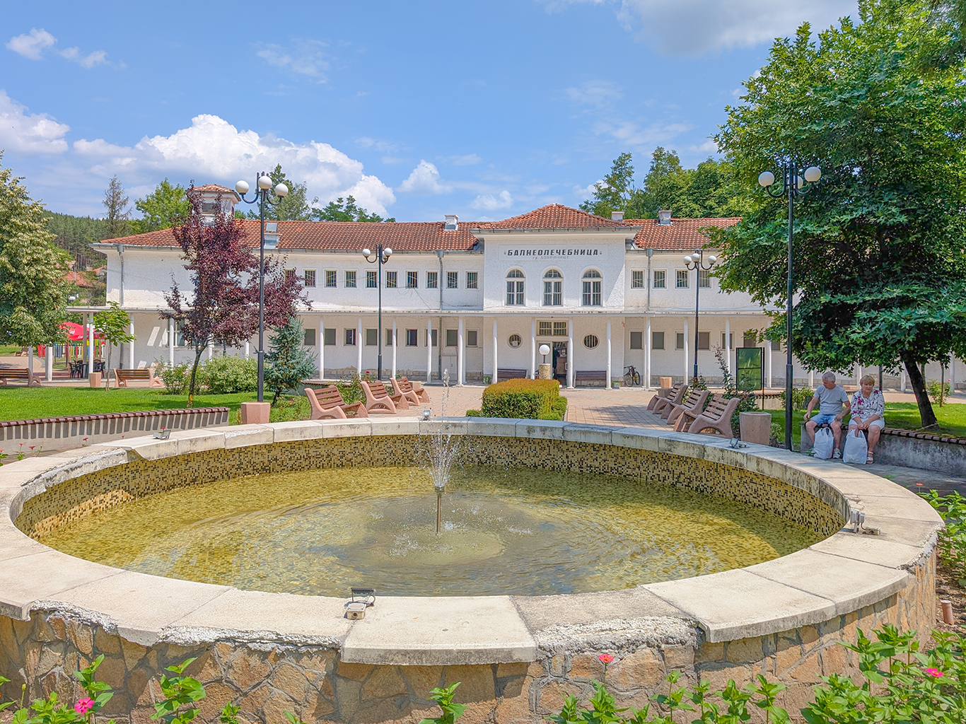 Lázeňský komplex v městečku Dobrinište na úpatí pohoří Pirin
