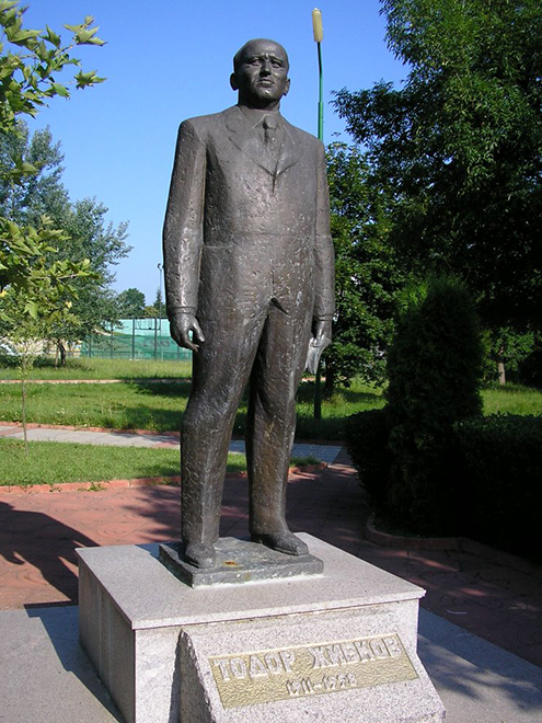 Socha komunistického vůdce Todora Živkova ve městě Pravec