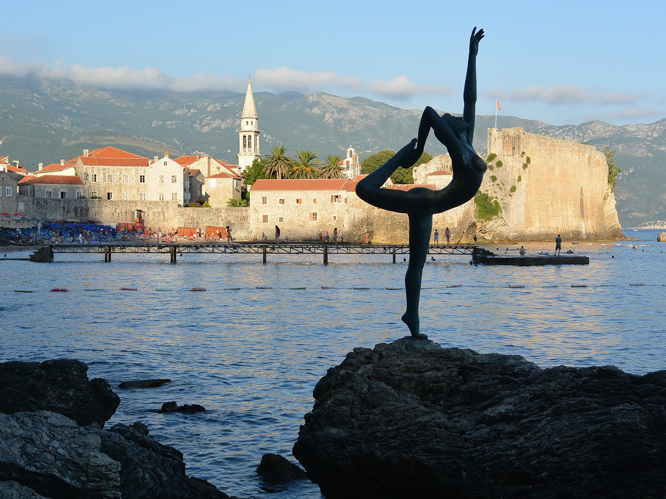 Starobylé město Budva na pobřeží Středozemního moře