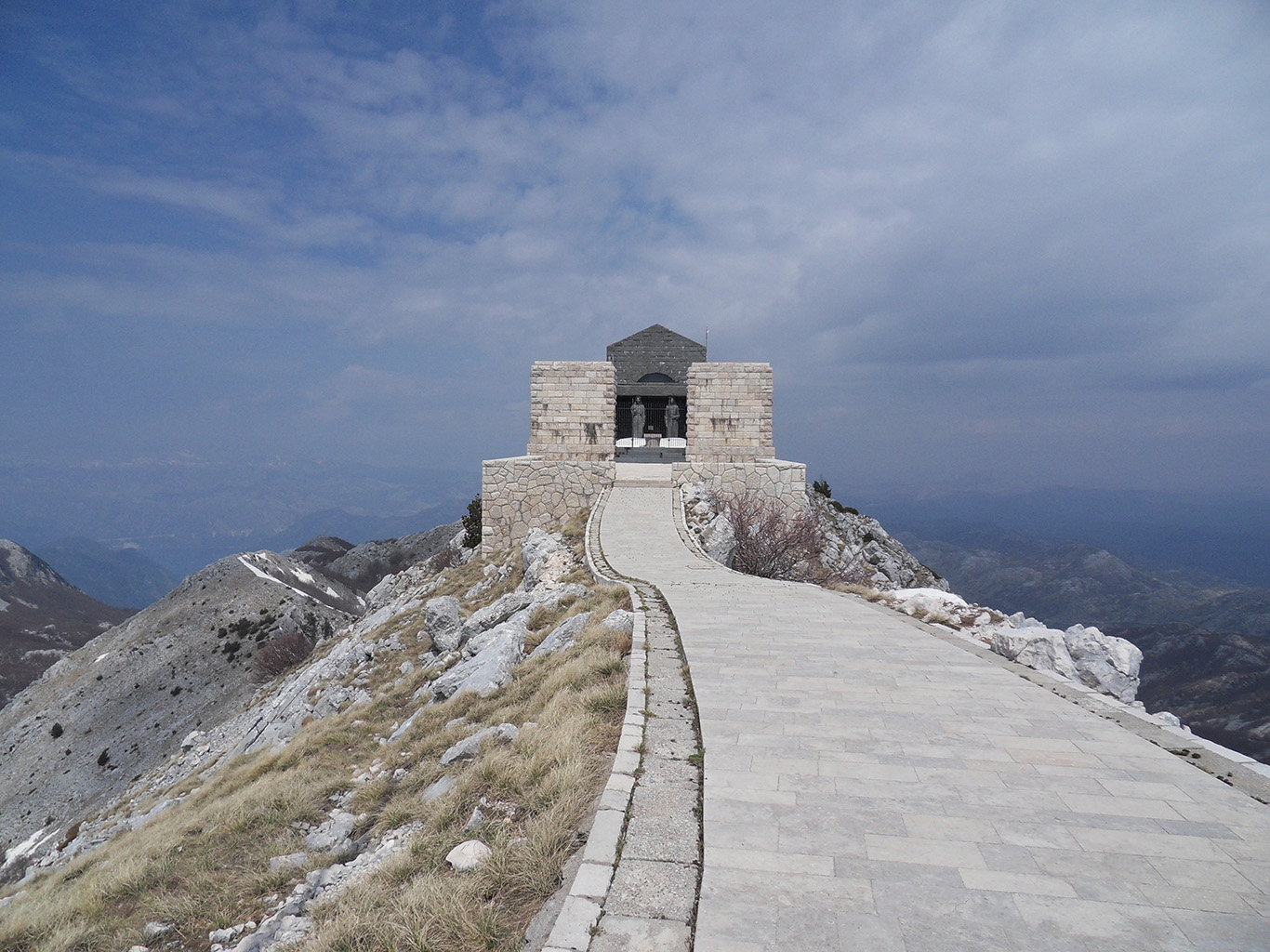 Njegošovo mauzoleum na vrcholu hory Lovčen
