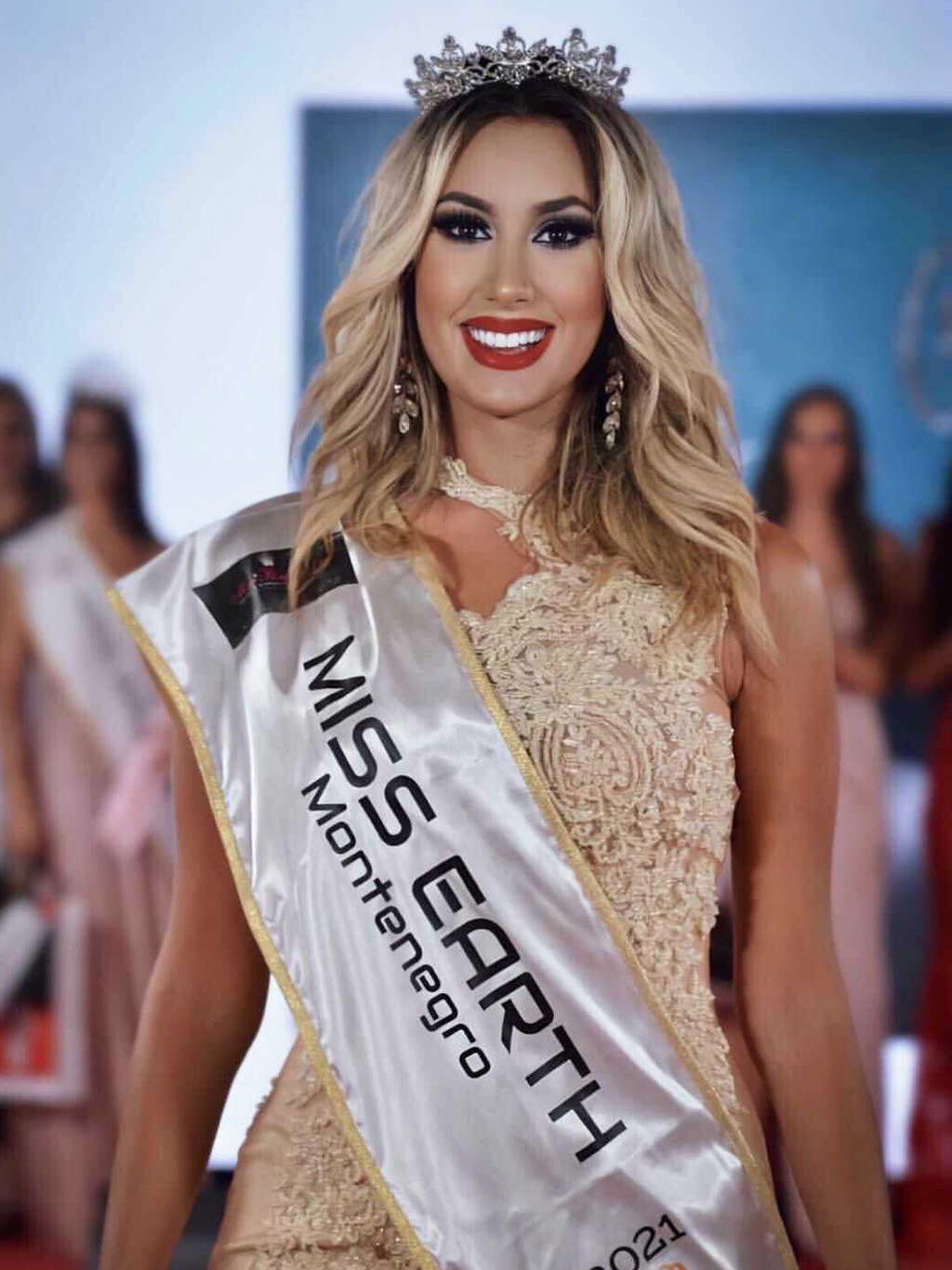 Krásu černohorských žen reprezentuje například Miss Andrijana Delibašić