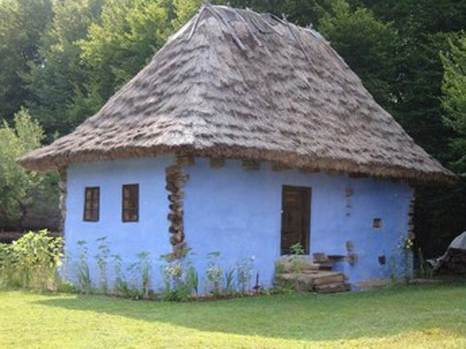 Ukázka jedné z tradičních podob rumunské vesnické architektury