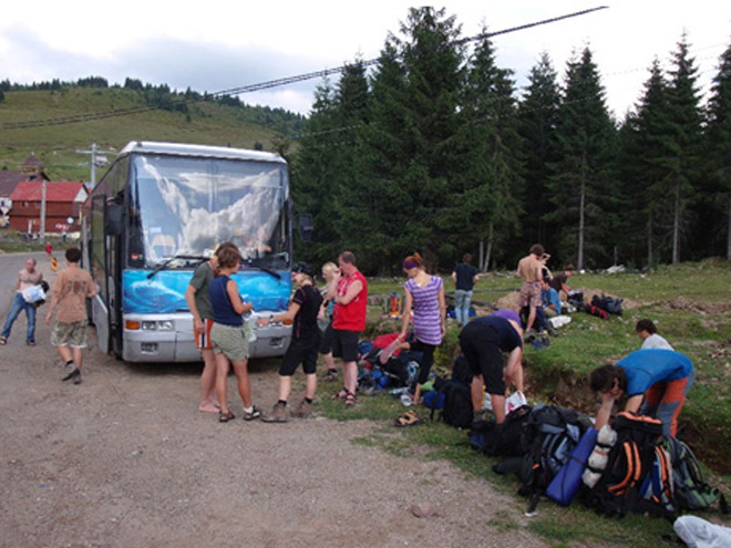 Nabalit se do autobusu a hurá domů