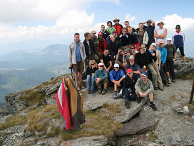 Společná fotka celé Mundo výpravy z vrcholku Pietrosul