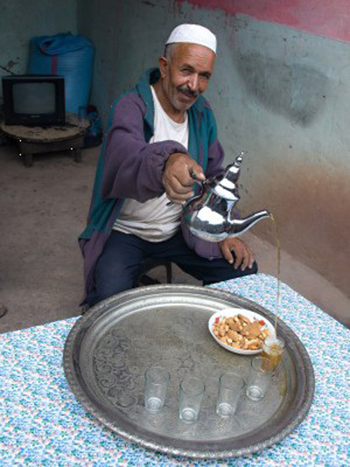 Tradiční rozlévání marockého čaje