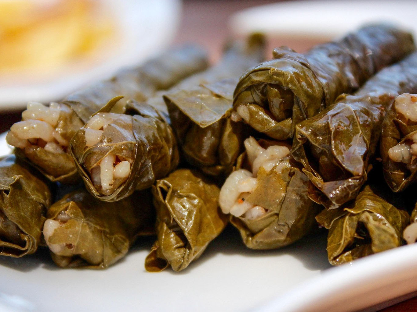 Sarma je závitek ze zelného listu, plněný mletým masem a rýží