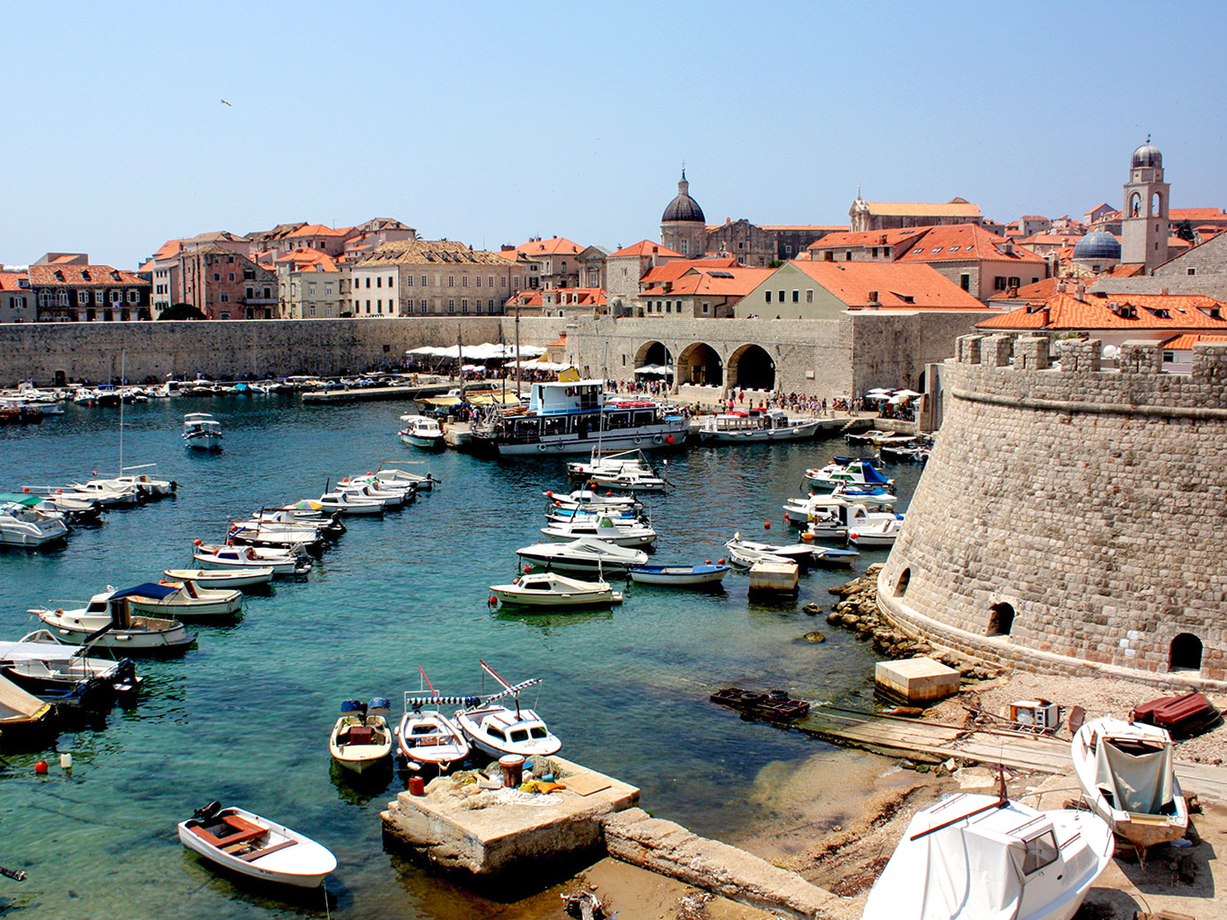 Kotvící lodě v Dubrovníku