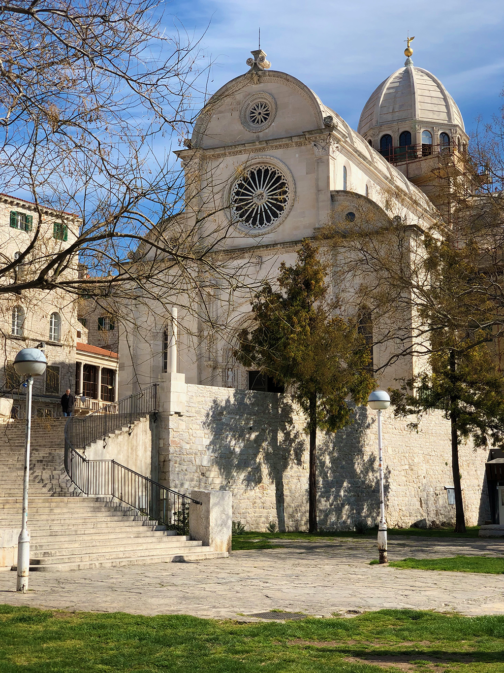 Při návštěvě Šibeniku můžete její UNESCO katedrálu minout jen těžko 