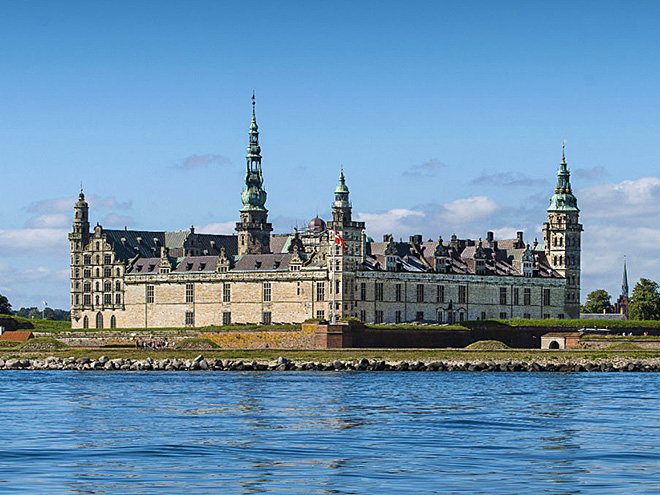 Hrad Kronborg střežící Øresundskou úžinu