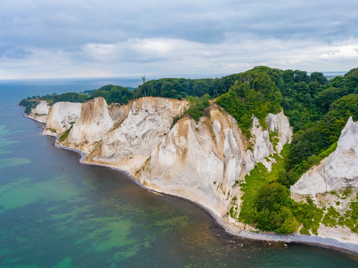 Útesy Møns Klint na východním pobřeží Dánska