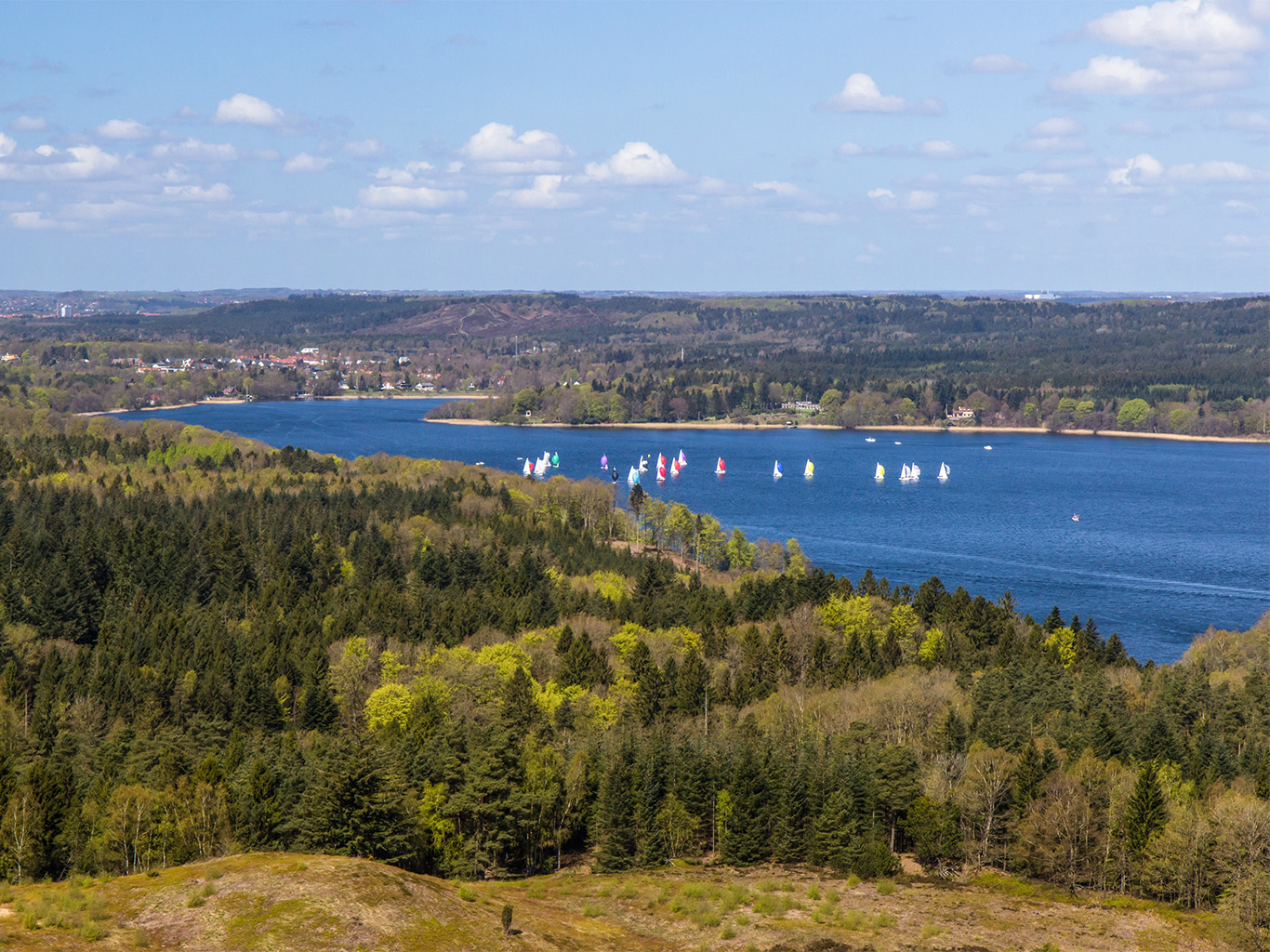 Oblast kolem města Silkeborg je krajinou kopců, lesů a zejména jezer