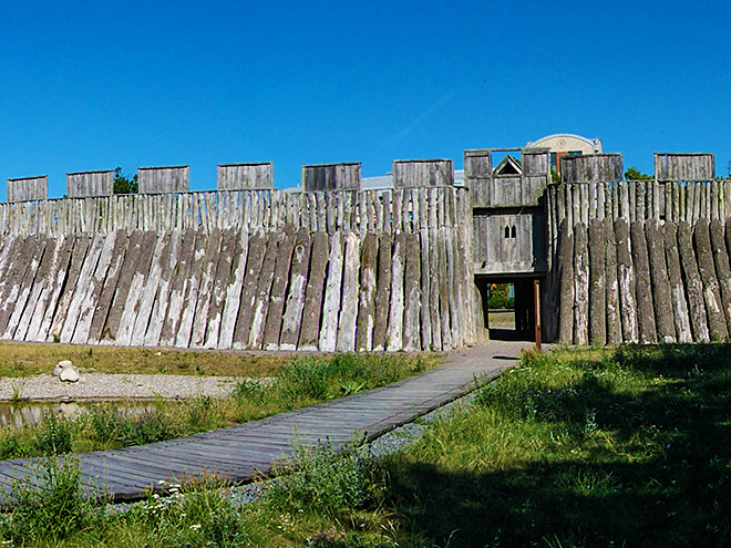 Pevnost Trelleborg je jednou ze čtyř zachovaných vikinských pevností v Dánsku
