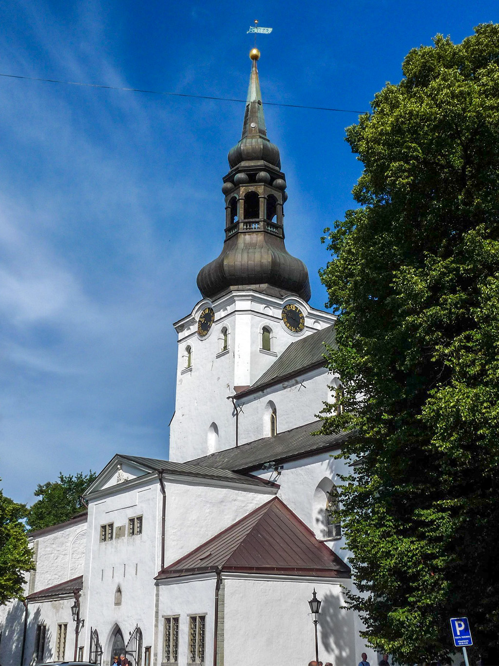 Kostel Toomkirik je nejstarší kostel v Estonsku založený Dány