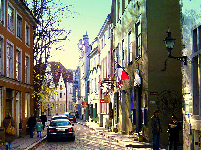 Pikk tänav - hlavní ulice Starého města lemovaná středověkými domky