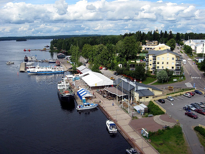 Malý přístav má v jezerní oblasti Finska každé městečko