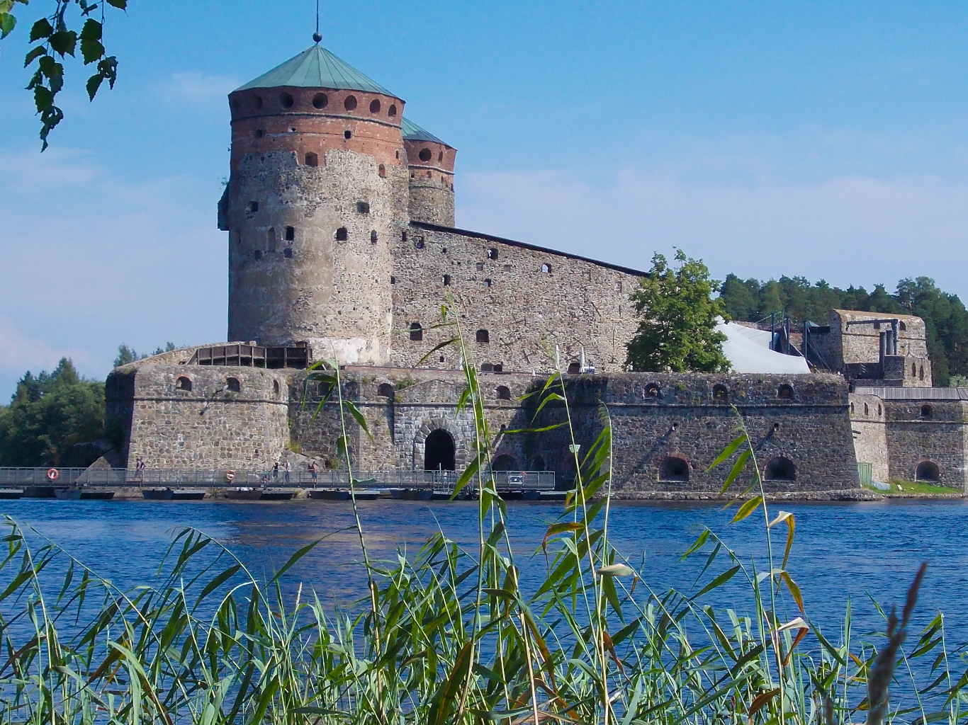 Hrad Olavinlinna - nejseverněji položená středověká pevnost na světě