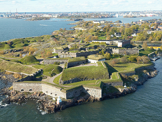 Pohled na pevnost Suomenlinna v Helsinkách