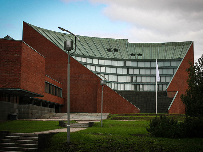 Budova Helsinské technické univerzity od finského architekta Alvara Aalta