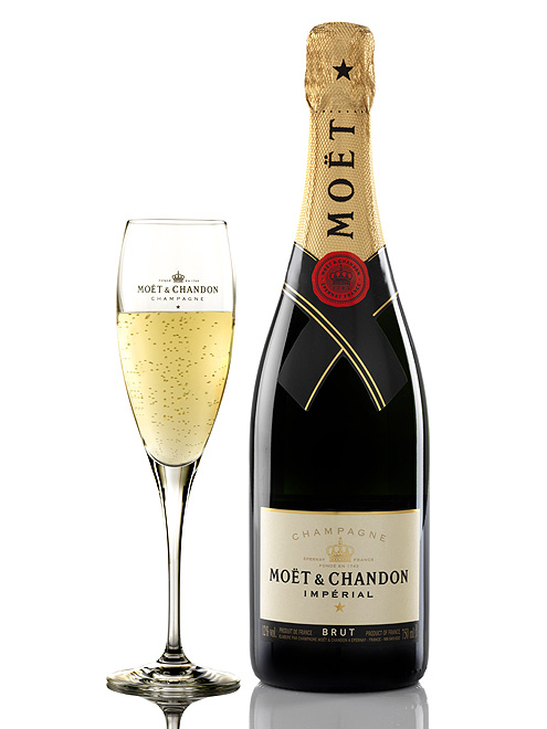 Šampaňské víno pochází z regionu Champagne