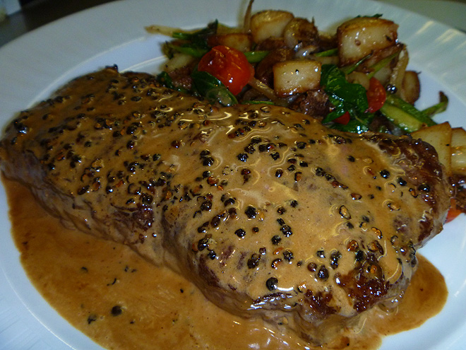 Steak au poivre - steak s pepřovou omáčkou