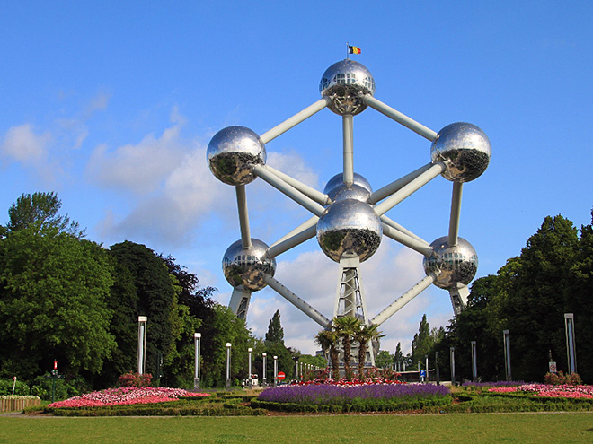 Jedním ze symbolů Bruselu je Atomium, zvětšený model molekuly železa 