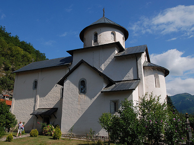 Pravoslavný klášter v údolí řeky Morači