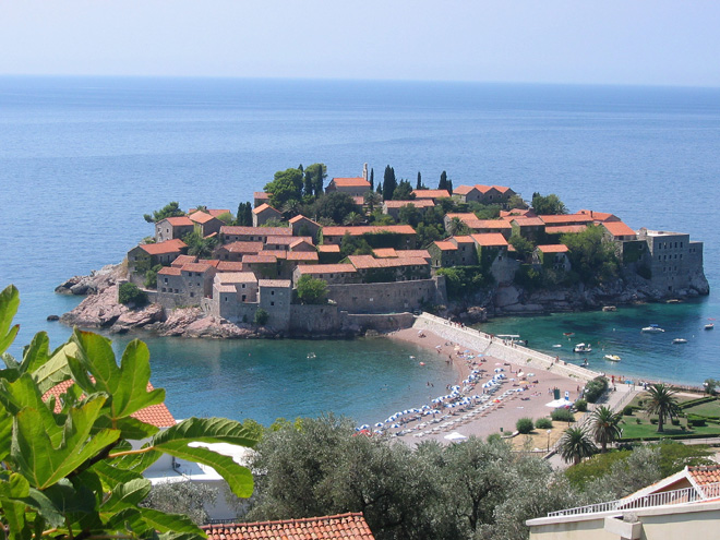 Ostrůvek Sveti Stefan v Jaderském moři