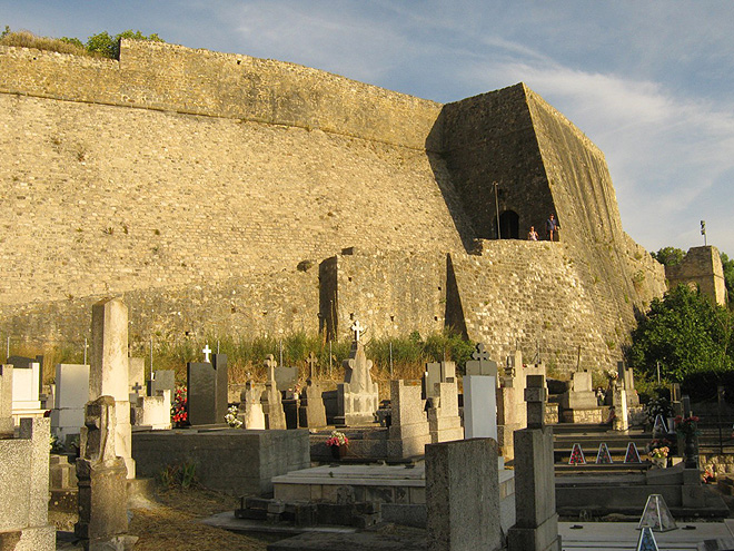 Mohutné hradby města Ulcinj