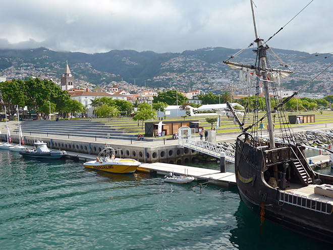Z Funchalu, hlavního města Madeiry, stále dýchá mořeplavecká minulost