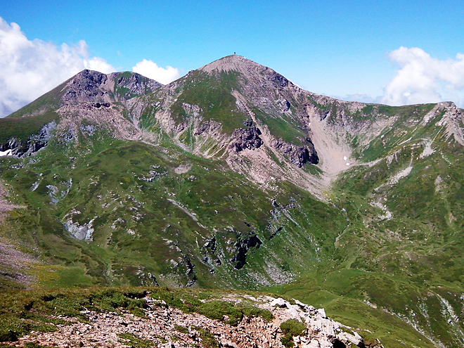 Pohled na Titov Vrh, nejvyšší vrchol pohoří Šar Planina