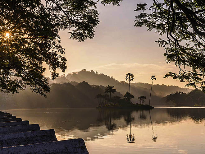 Jezero Kandy v centru stejnojmenného města v provincii Central