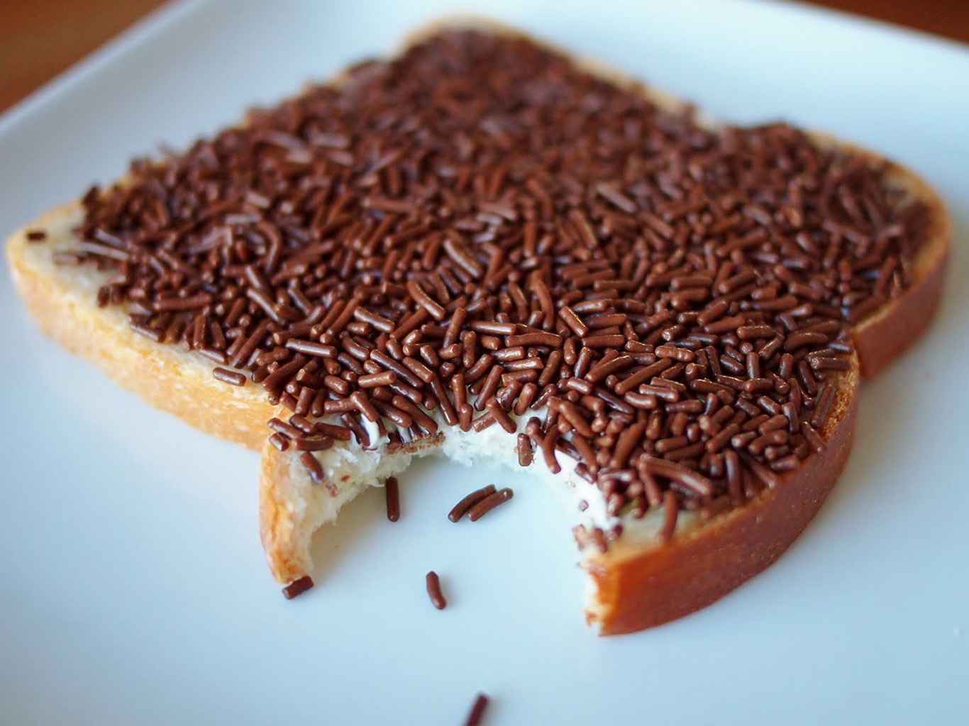 Čokoládovou rýži hagelslag si Nizozemci s oblibou sypou na chleba s máslem