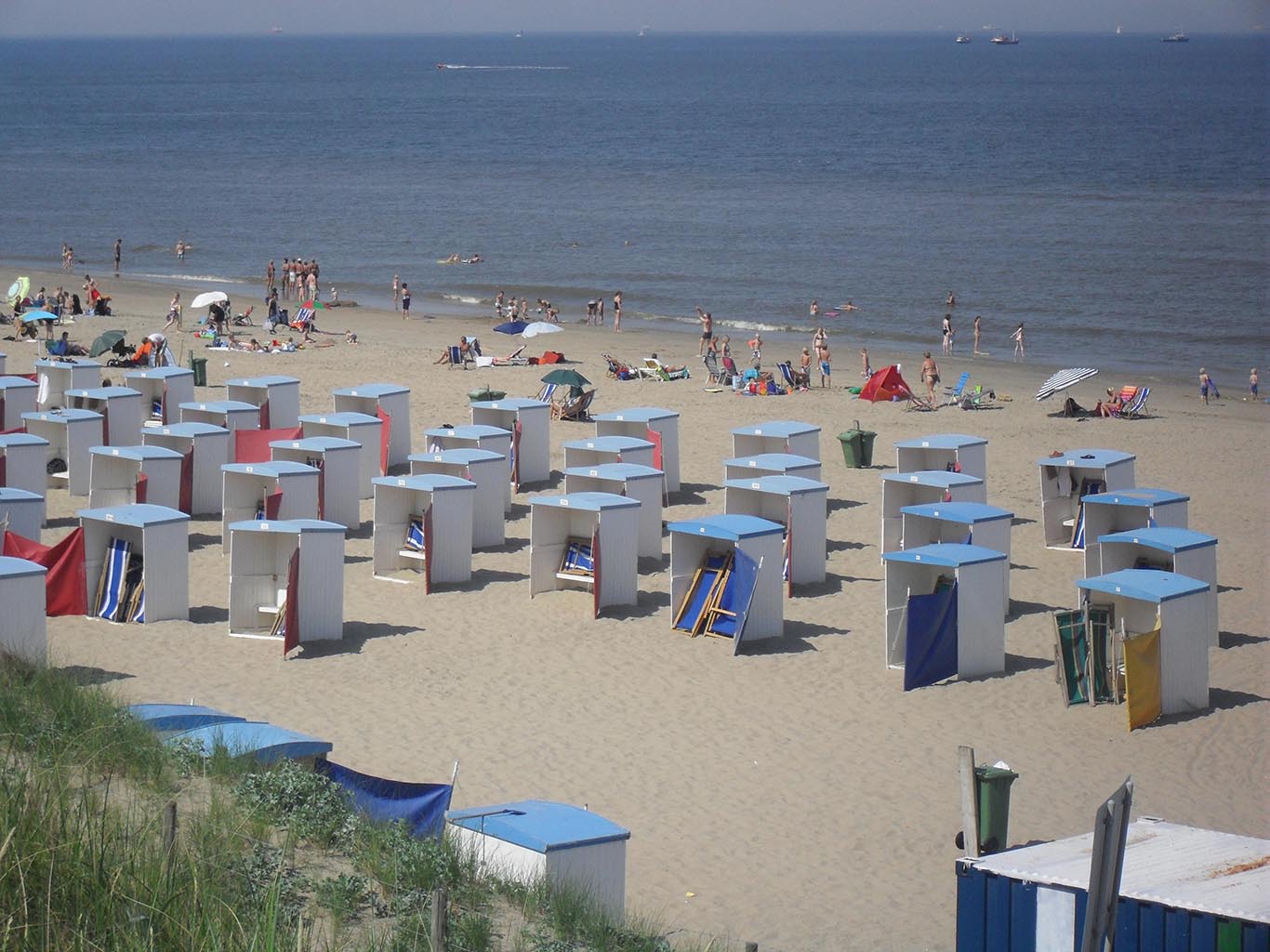 Holandsko má zhruba 60 km pobřeží, kde lze najít také pěkné písečné pláže