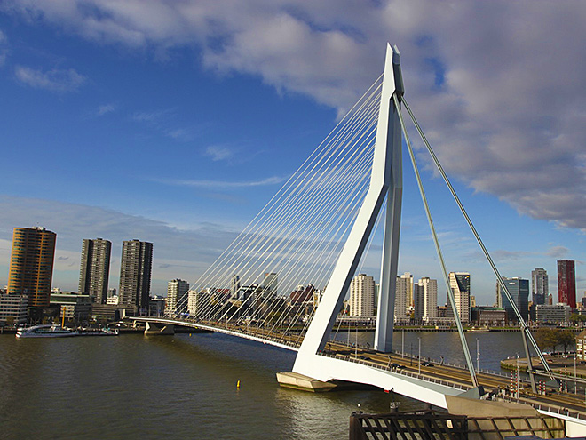 Rotterdam leží na březích řeky Maasa