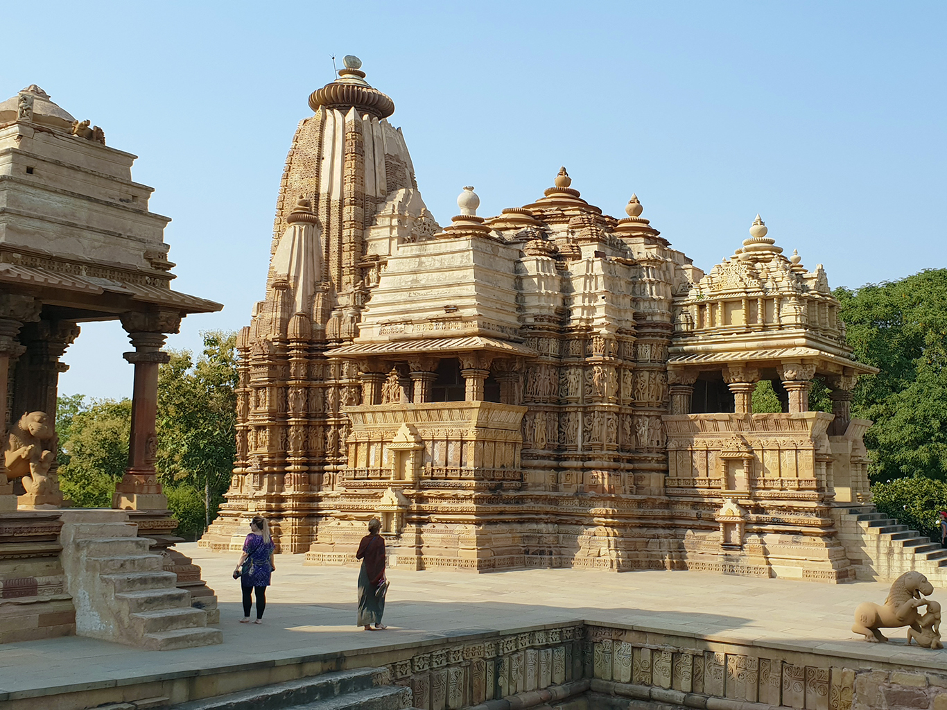 Komplex Khadžuráho plný hinduistických chrámů z 10. až 11. století