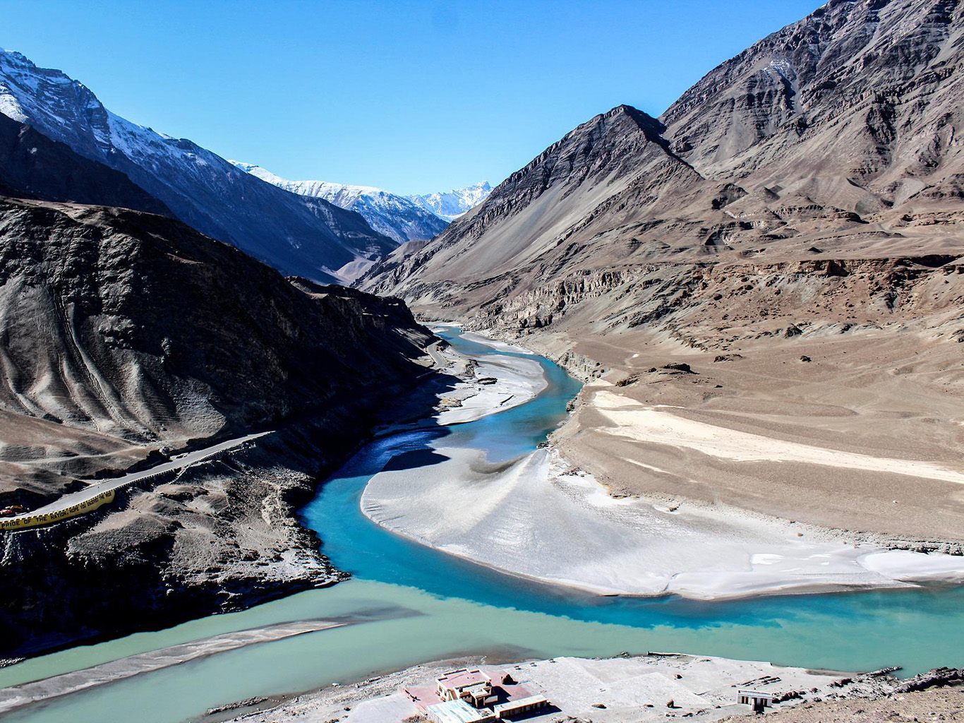 Řeka Indus pramenící v údolí Zanskar