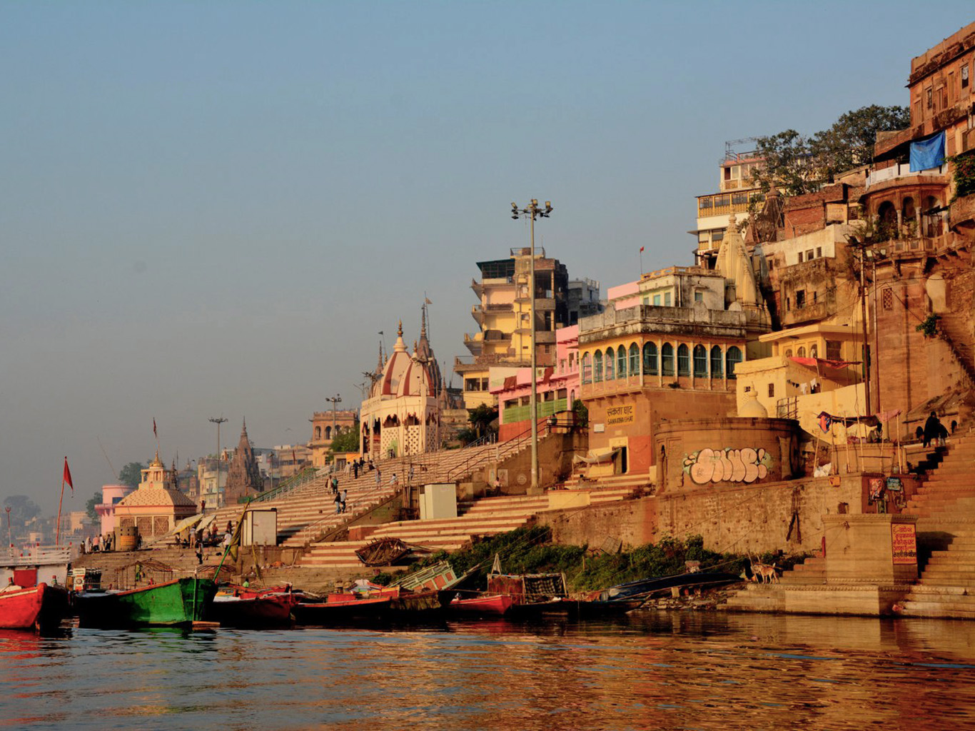 Starobylé gháty ve Váránasí nabízejí neopakovatelnou atmosféru Indie