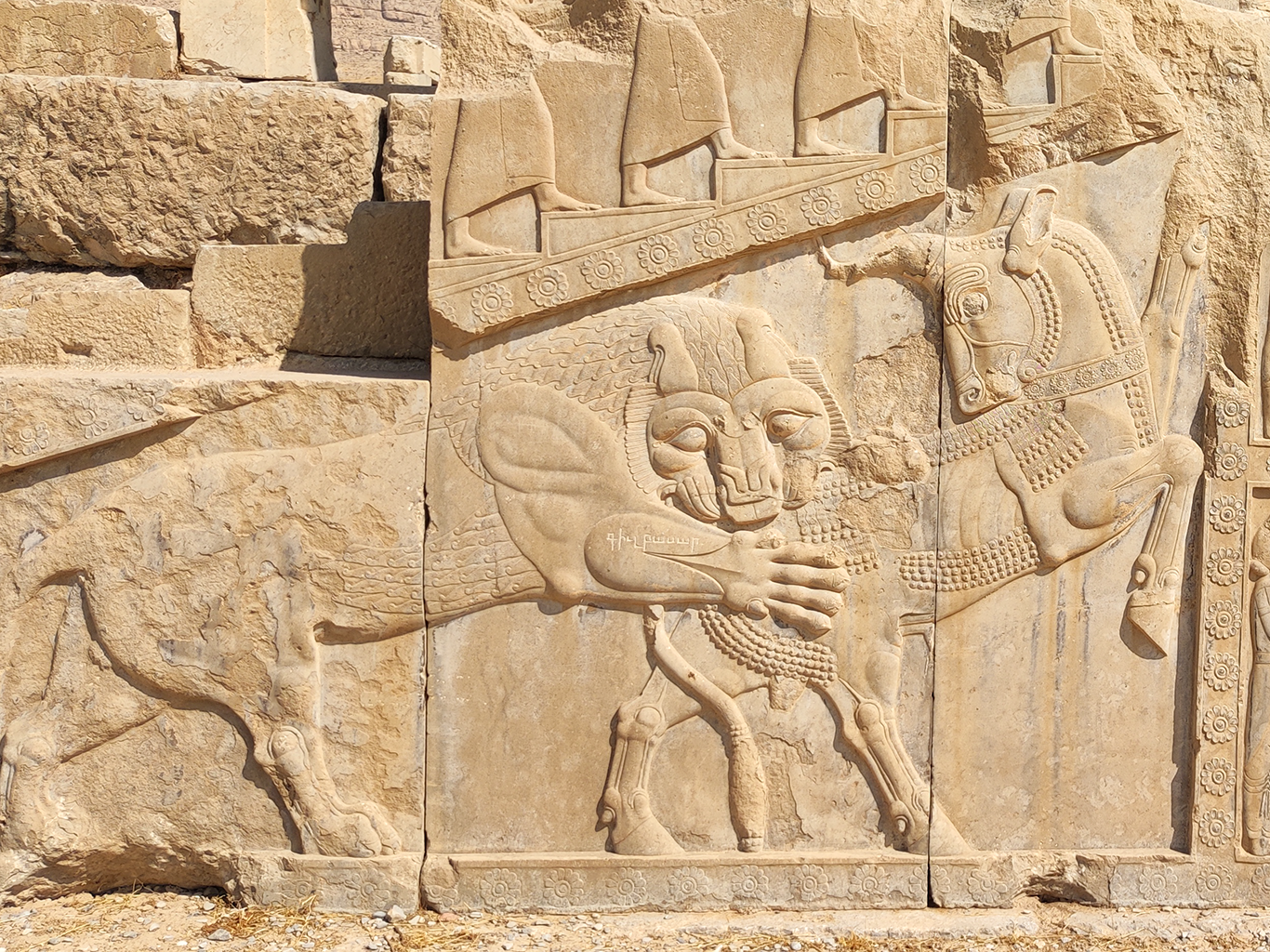 Detail zachovaného reliéfu v palácovém komplexu Persepolis