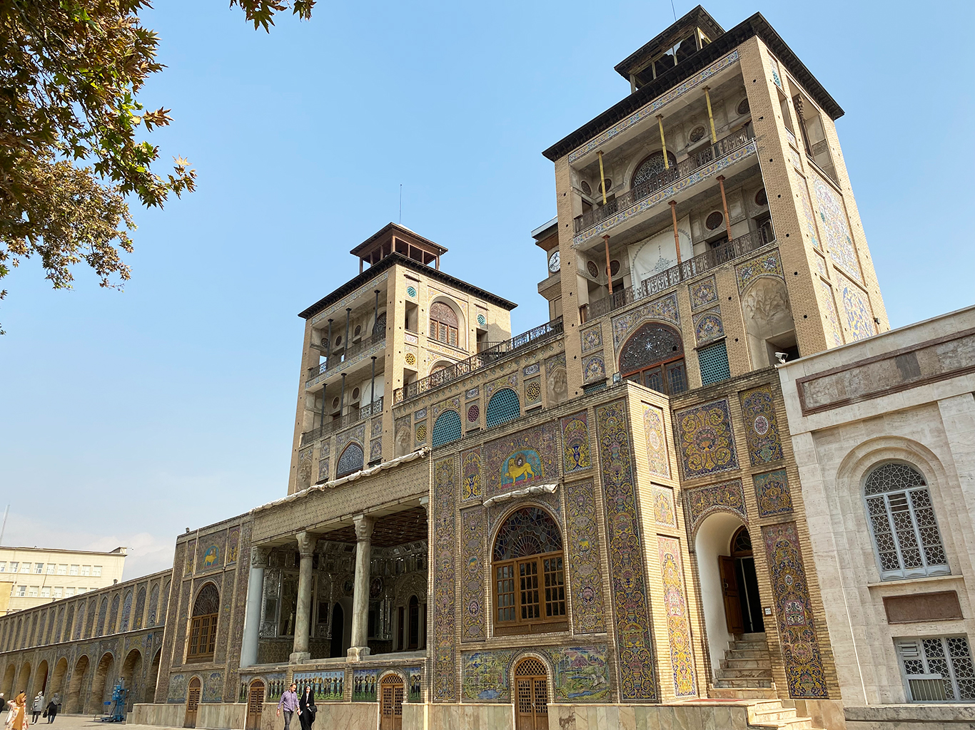 Budova muzea v bývalém královském palácovém komplexu Golestán v Teheránu